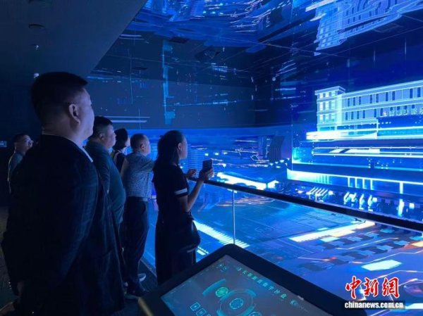 天添盈 海外华媒在长春感受科创“未来感”